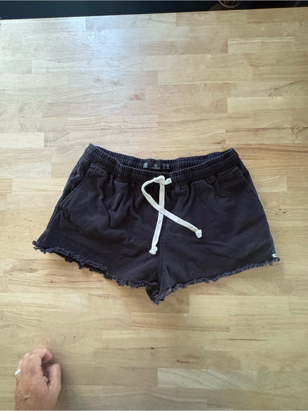 Volcom shorts - Picture 3 of 9